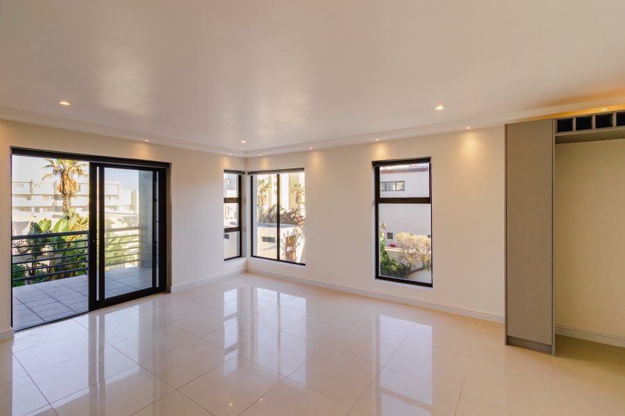 3 Bedroom Property for Sale in Bloubergrant Western Cape